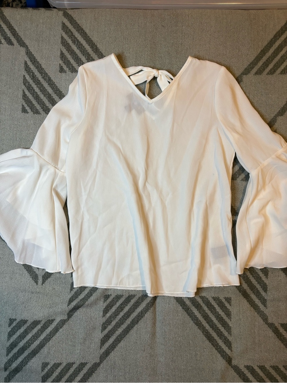 Amy Byer White V-Neck Tie-Back Bell Sleeve Blouse